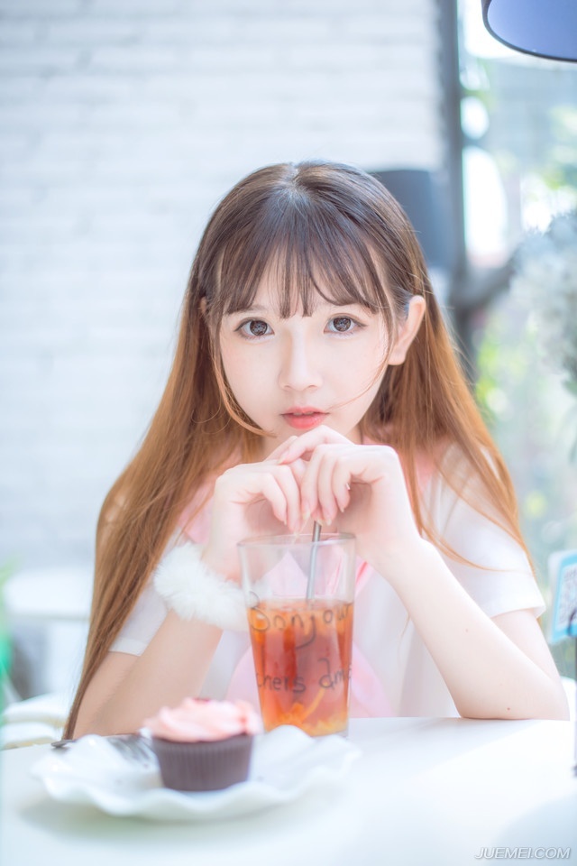 没有人能够“弃”你，除非你自暴自弃，因为我们是属于自己的，并不属于他人。——三毛《亲爱的三毛》